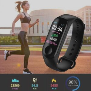 Bratara Fitness cu afisaj digital, pentru masurarea pulsului, a saturatiei de oxigen din sange si a presiunii arteriale este perfect compatibila cu mediul activ, putand urmarii la orice pas starea sanatatii tale.